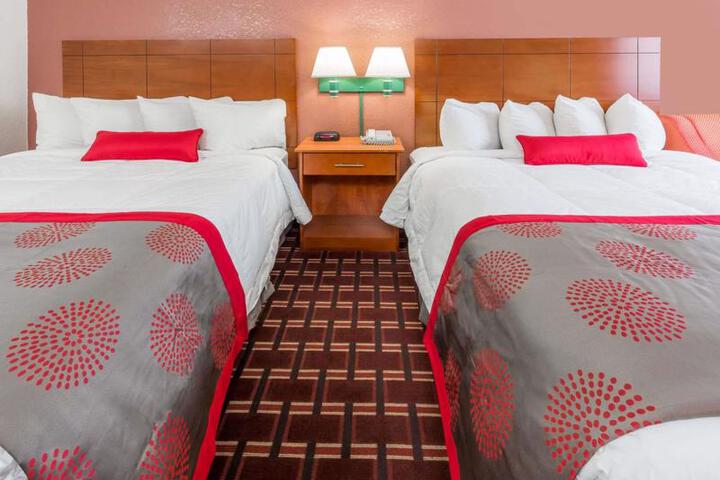 RAMADA BY WYNDHAM MEDFORD HOTEL AND CONF
