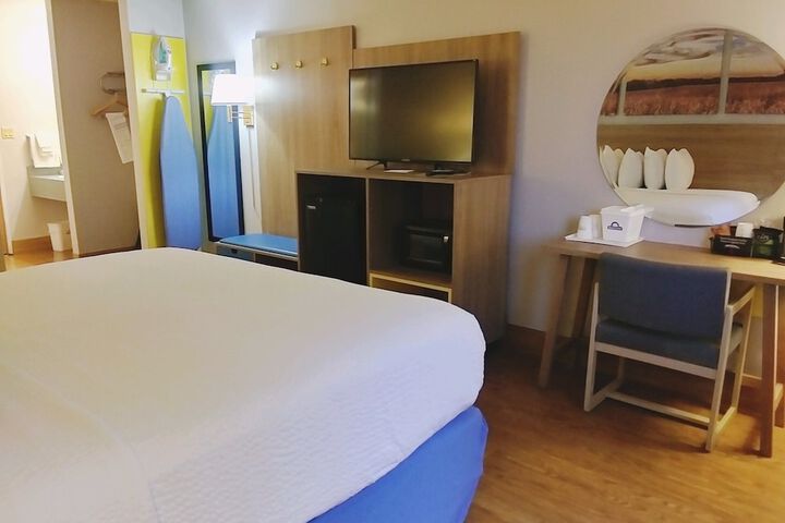 Room 13 of 32