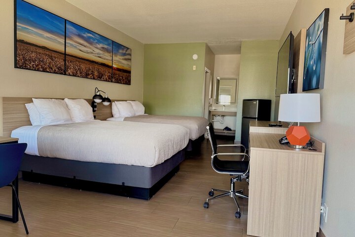 Quality Inn & Suites Victoria South
