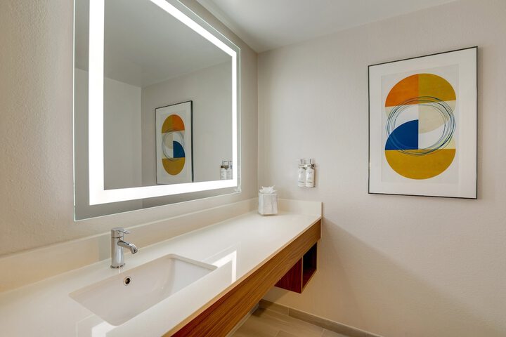 Room 25 of 48
