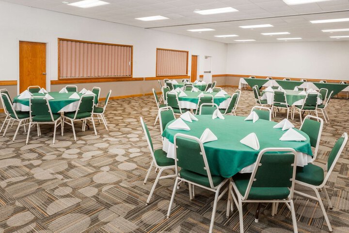 Super 8 by Wyndham Stevensville / St. Joseph