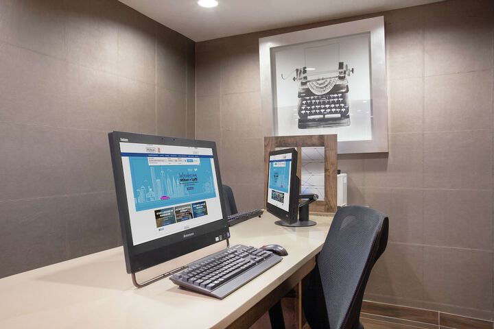 Business Center 33 of 34