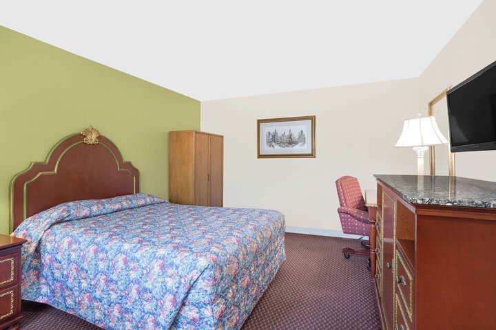 Room 16 of 18