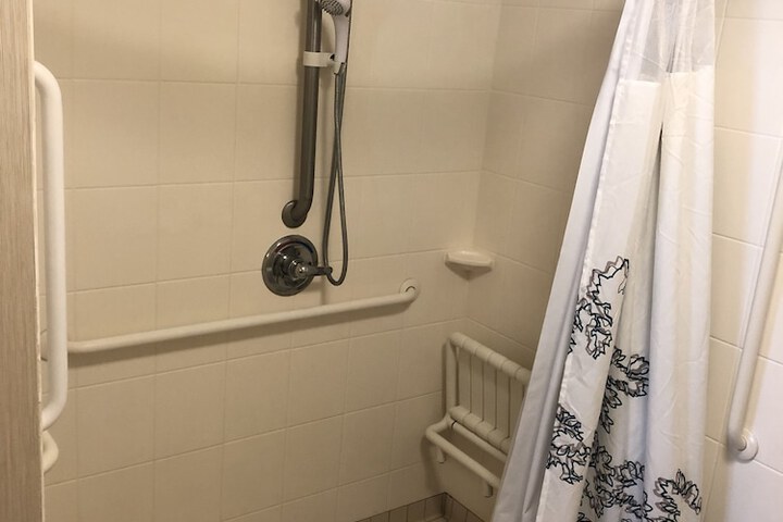 Room 17 of 36