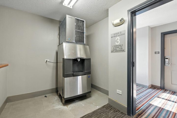 Country Inn & Suites by Radisson Merrillville, IN