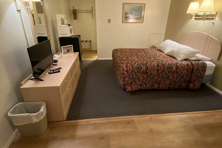 Room 12 of 16