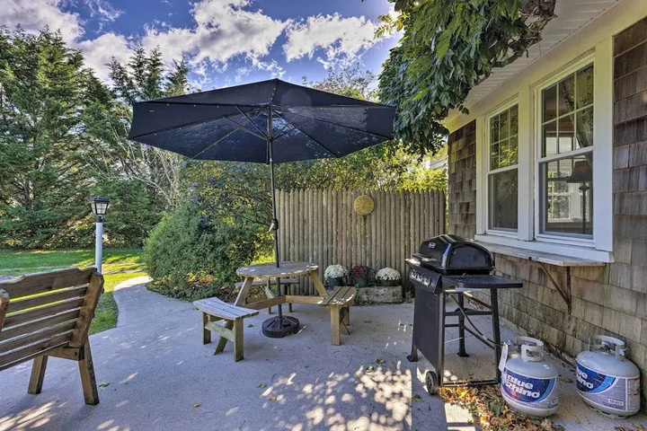 Near Wineries: Historic North Fork Farmhouse!