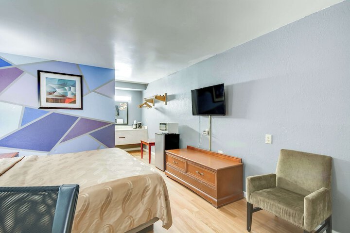 Room 25 of 35