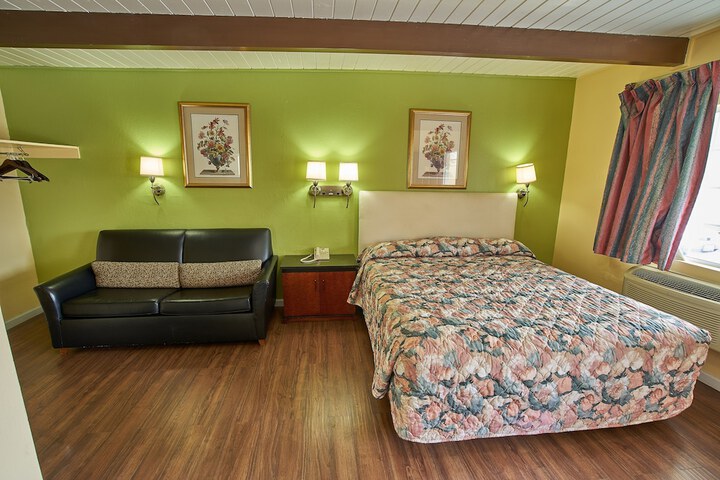 Room 34 of 77
