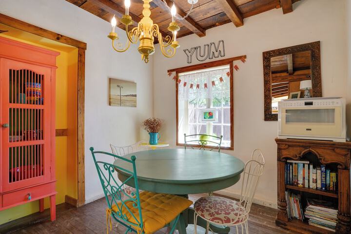 Patagonia Cottage w / Patio & Yard: Walk to Town!