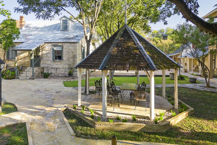 Hotel Exterior 114 of 117