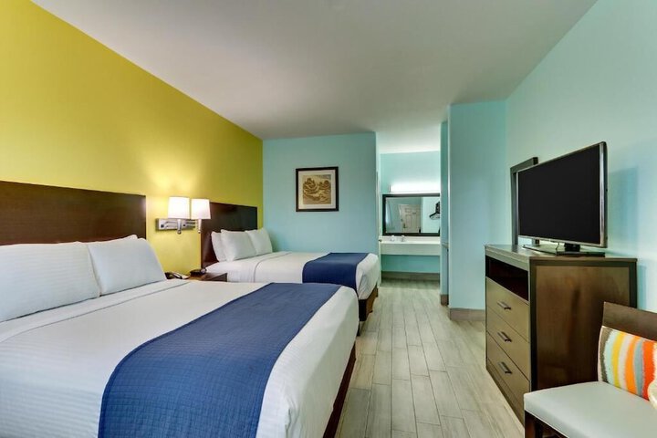 The Island Hotel Near Beach Port Aransas