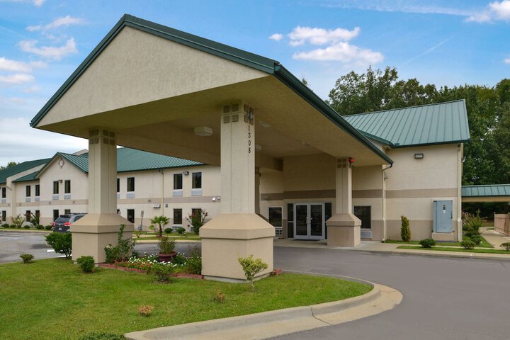 Star City Inn & Suites