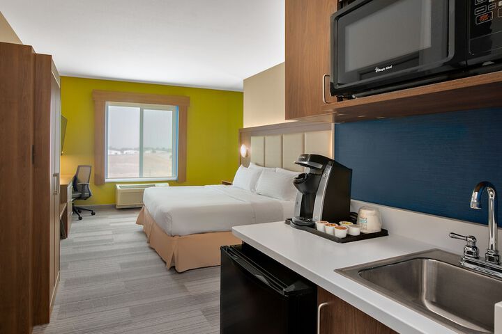 Holiday Inn Express & Suites Ontario by IHG