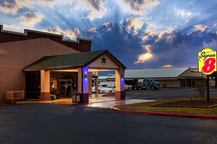 Hotel 4 of 33