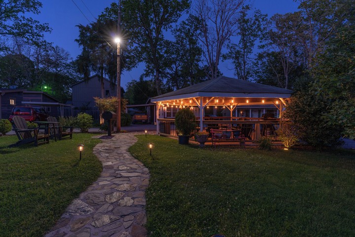 CedarWood Inn