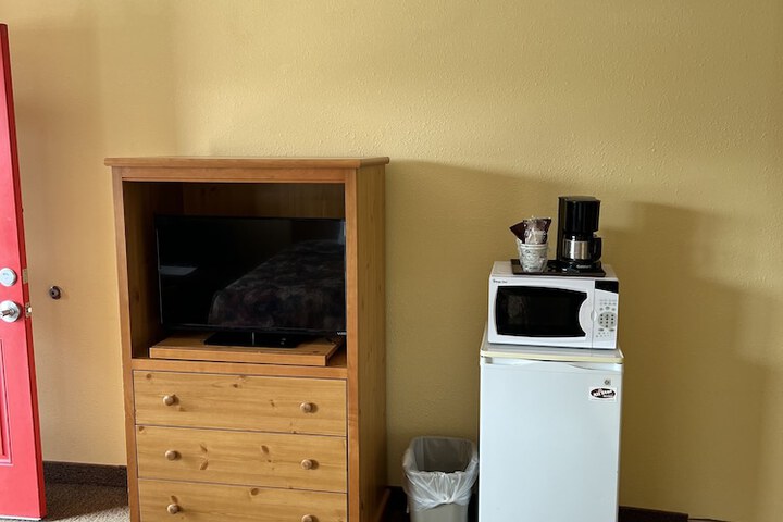 Room 176 of 443