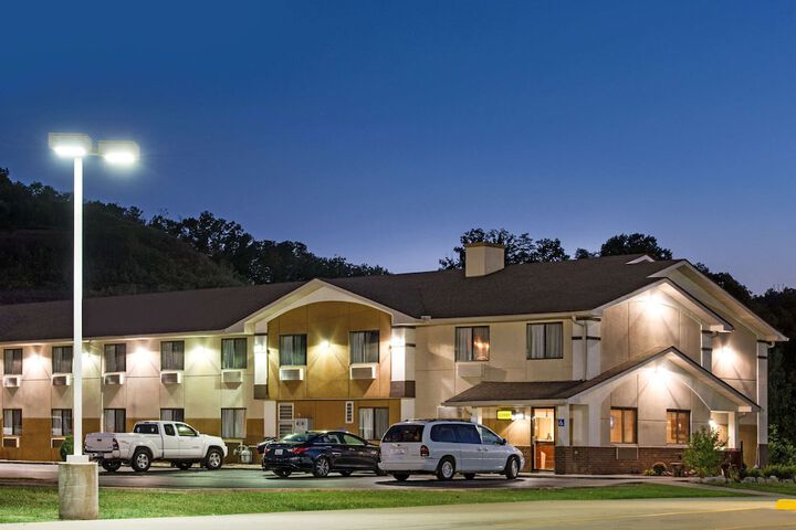 Super 8 by Wyndham Ripley