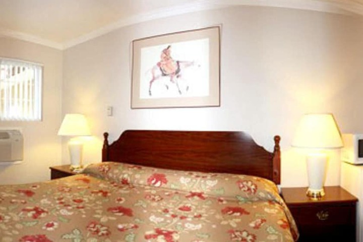 Sunset Inn and Suites
