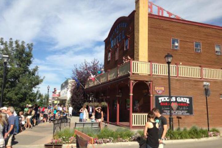 THE COCHRANE ROCKYVIEW HOTEL
