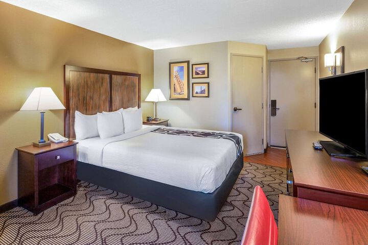 Room 16 of 30