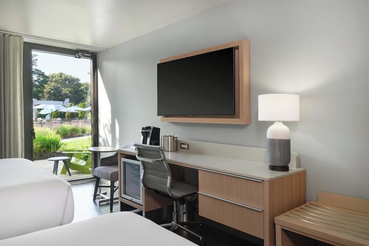 Hotel Indigo Long Island - East End by IHG