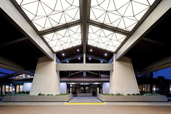 DoubleTree by Hilton Hotel Bakersfield