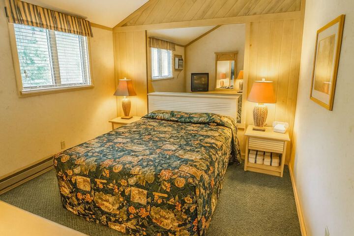 Smoketree Lodge