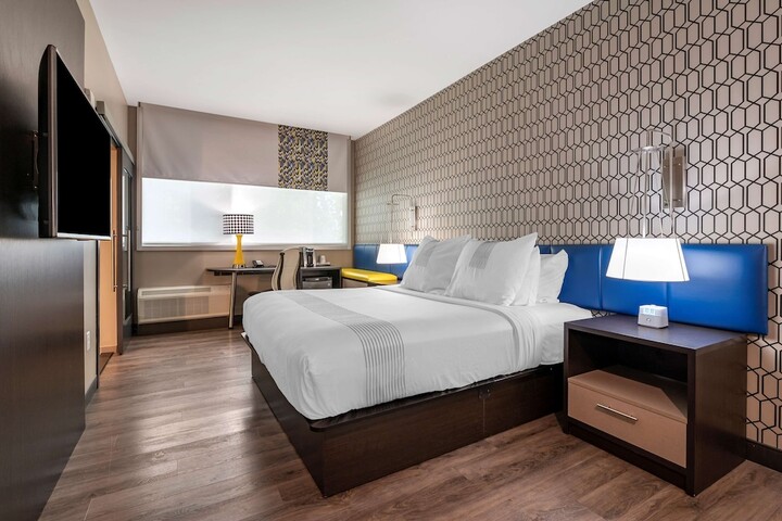 Room 13 of 24