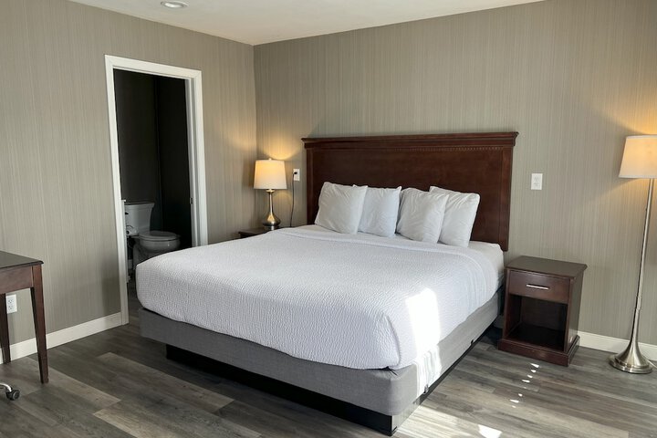 The Georgian Lakeside Resort