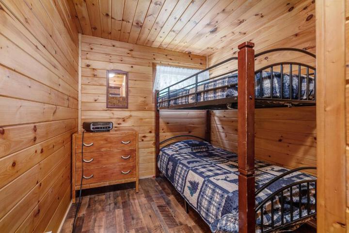 Hide-A-Way Waterfront Cottages