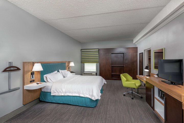 Room 9 of 26
