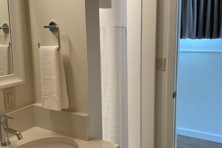 Room 25 of 33