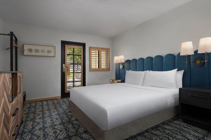 Room 9 of 34