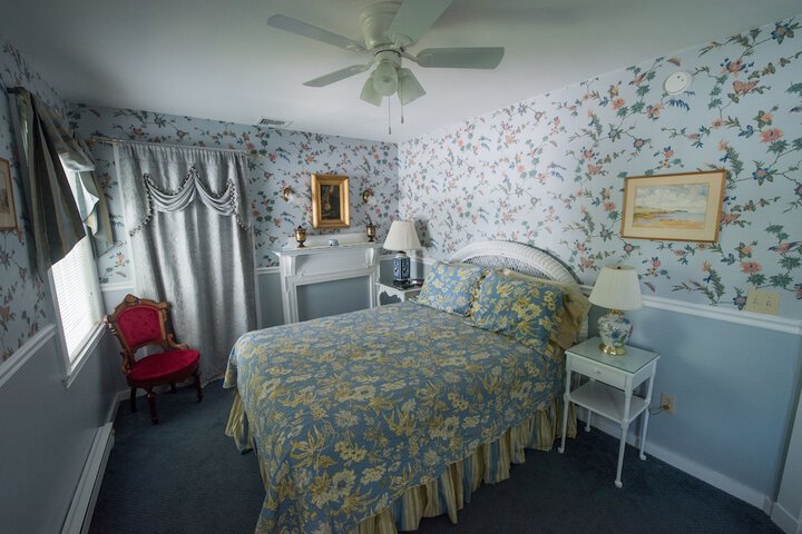 Room 28 of 40
