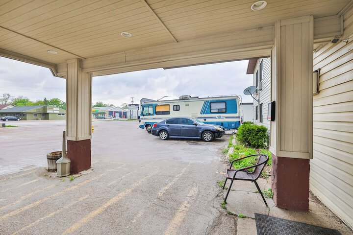 OYO Hotel Pipestone MN Canterbury Park