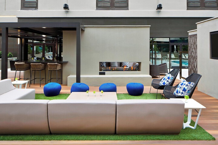 Lounge 56 of 73