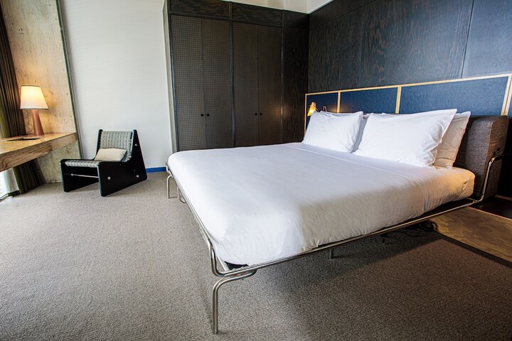 Room 17 of 84