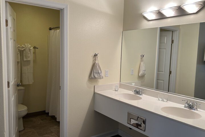 Room 106 of 173