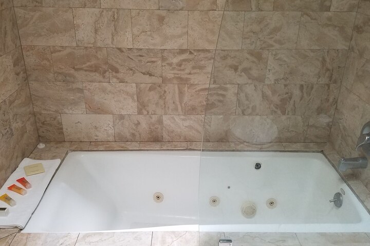 Hot Tub 57 of 59
