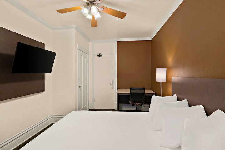 Room 27 of 45