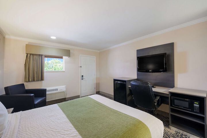 Room 10 of 30