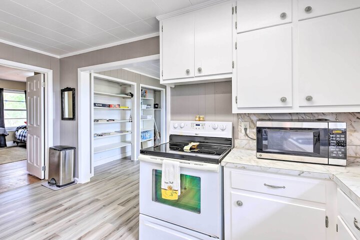 Charming Gadsden Home w / Golf Course Views!