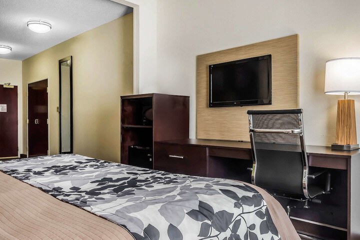 Room 30 of 43