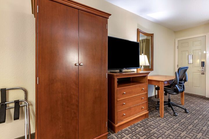 Best Western Swiss Clock Inn