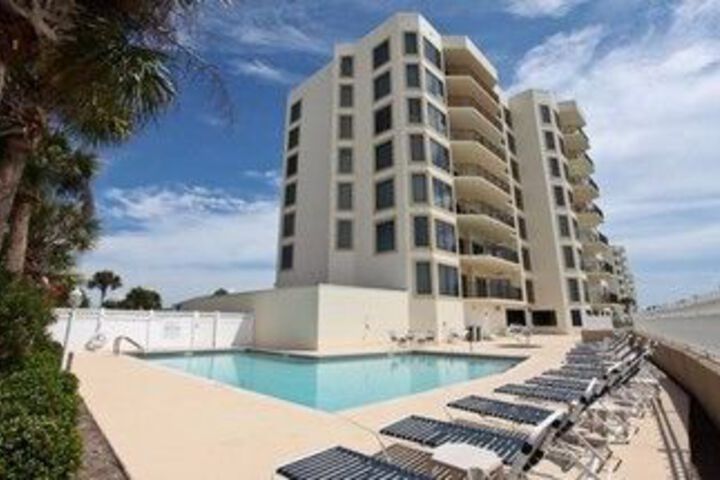 Waterview Towers Yacht Club by Holiday Isle