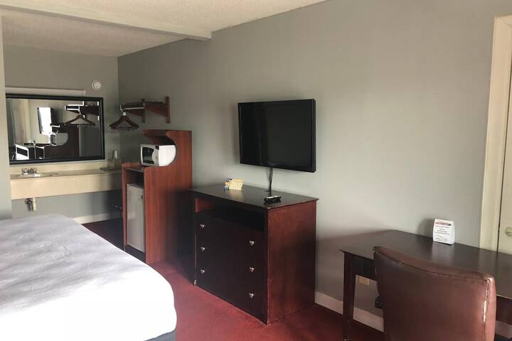 Room 33 of 47