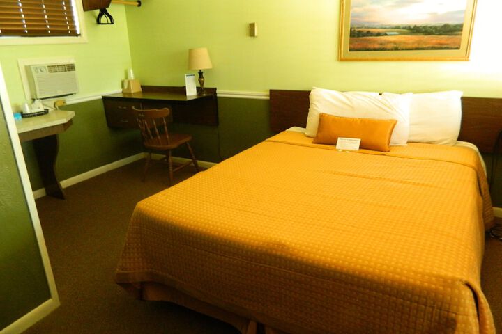 Room 52 of 89