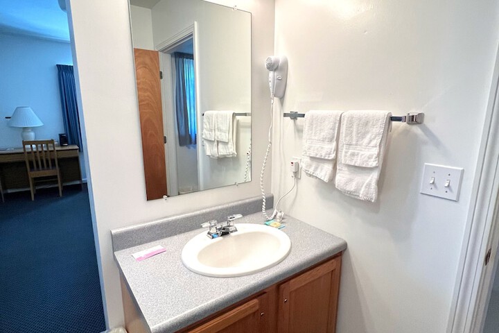 Room 32 of 40