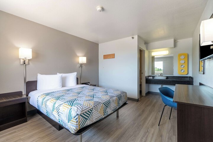 Room 11 of 29